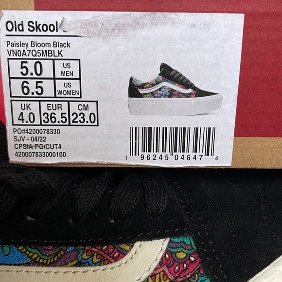 Vans Old Skool
Paisley Bloom Black
VNOA7Q5MBLK
WMNS Platforms - sneakers - Picture 16 of 16